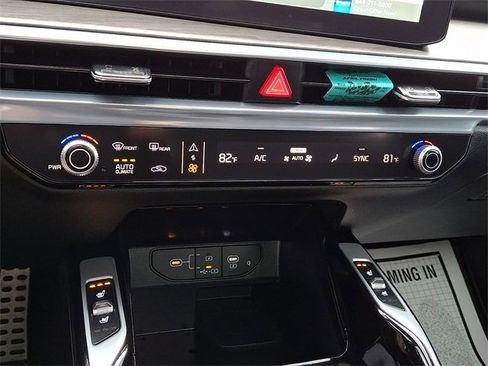 Certified 2025 Kia Sorento SX image 17