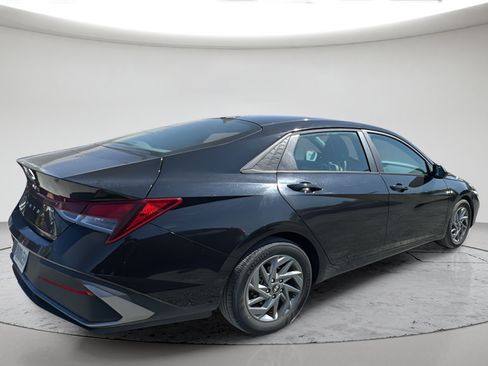 Used 2024 Hyundai Elantra SEL FWD image 5