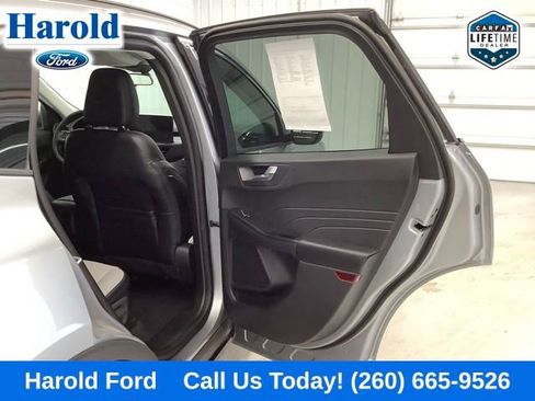 Used 2024 Ford Escape SE image 9