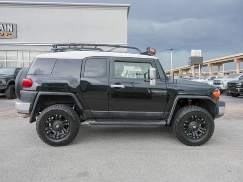 Used 2014 Toyota FJ Cruiser 4WD w/ Upgrade Package image 4