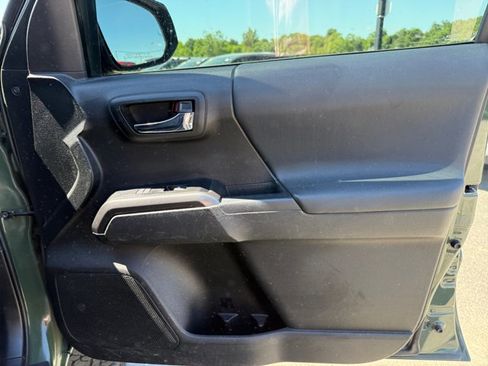 Used 2021 Toyota Tacoma TRD Off-Road w/ Technology Package AWD/4WD image 27