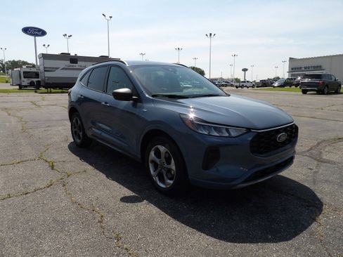 Used 2023 Ford Escape ST-Line w/ Tech Pack #1 image 4