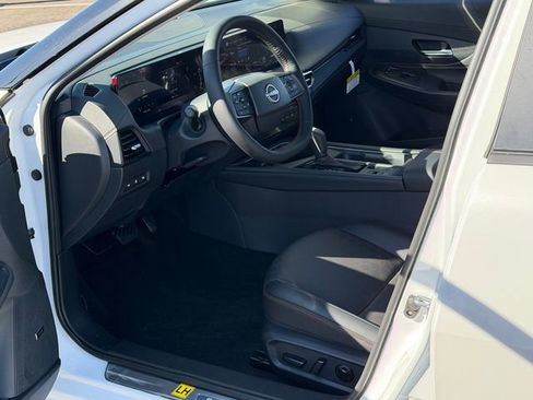 New 2026 Nissan Sentra SR FWD image 11