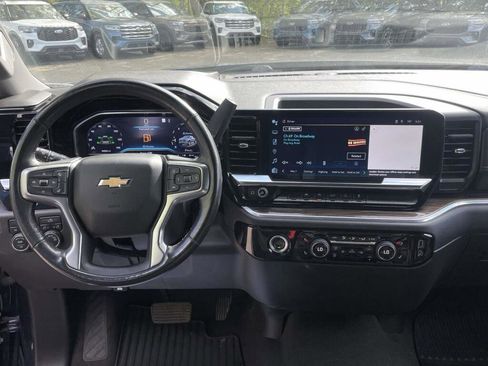 Used 2022 Chevrolet Silverado 1500 LT AWD/4WD image 2