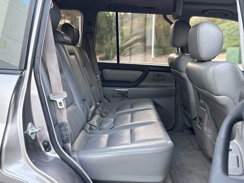 Used 2003 Toyota Land Cruiser image 32