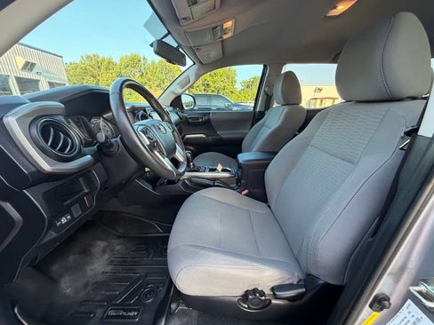 Used 2017 Toyota Tacoma SR5 w/ Tow Package AWD/4WD image 16