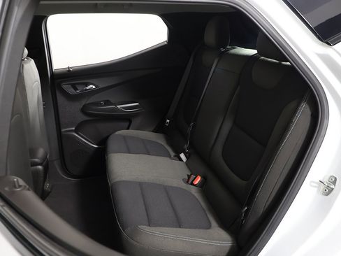 Used 2022 Chevrolet Bolt EUV LT w/ Comfort Package image 26