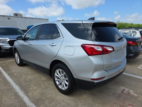 Used 2021 Chevrolet Equinox LT w/ Driver Convenience Package image 3