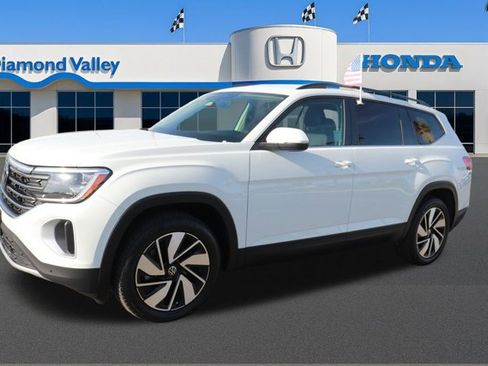 Used 2025 Volkswagen Atlas SE image 3