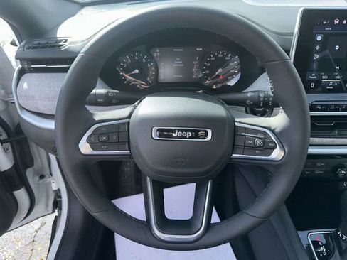 Used 2023 Jeep Compass Latitude AWD/4WD image 13