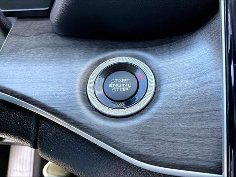 Used 2024 Jeep Grand Cherokee L Limited w/ Luxury Tech Group II RWD image 32