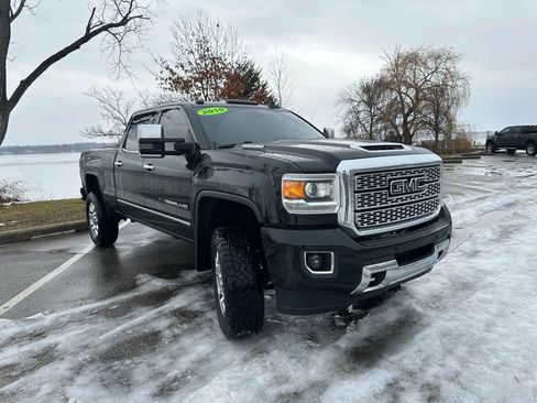Used 2019 GMC Sierra 2500 Denali image 3
