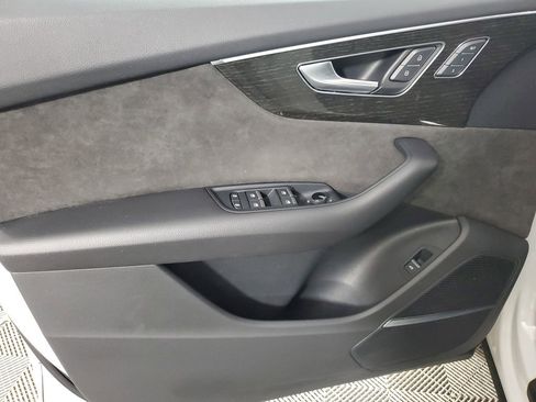 Used 2022 Audi SQ8 Premium Plus w/ Black Optic Package image 18