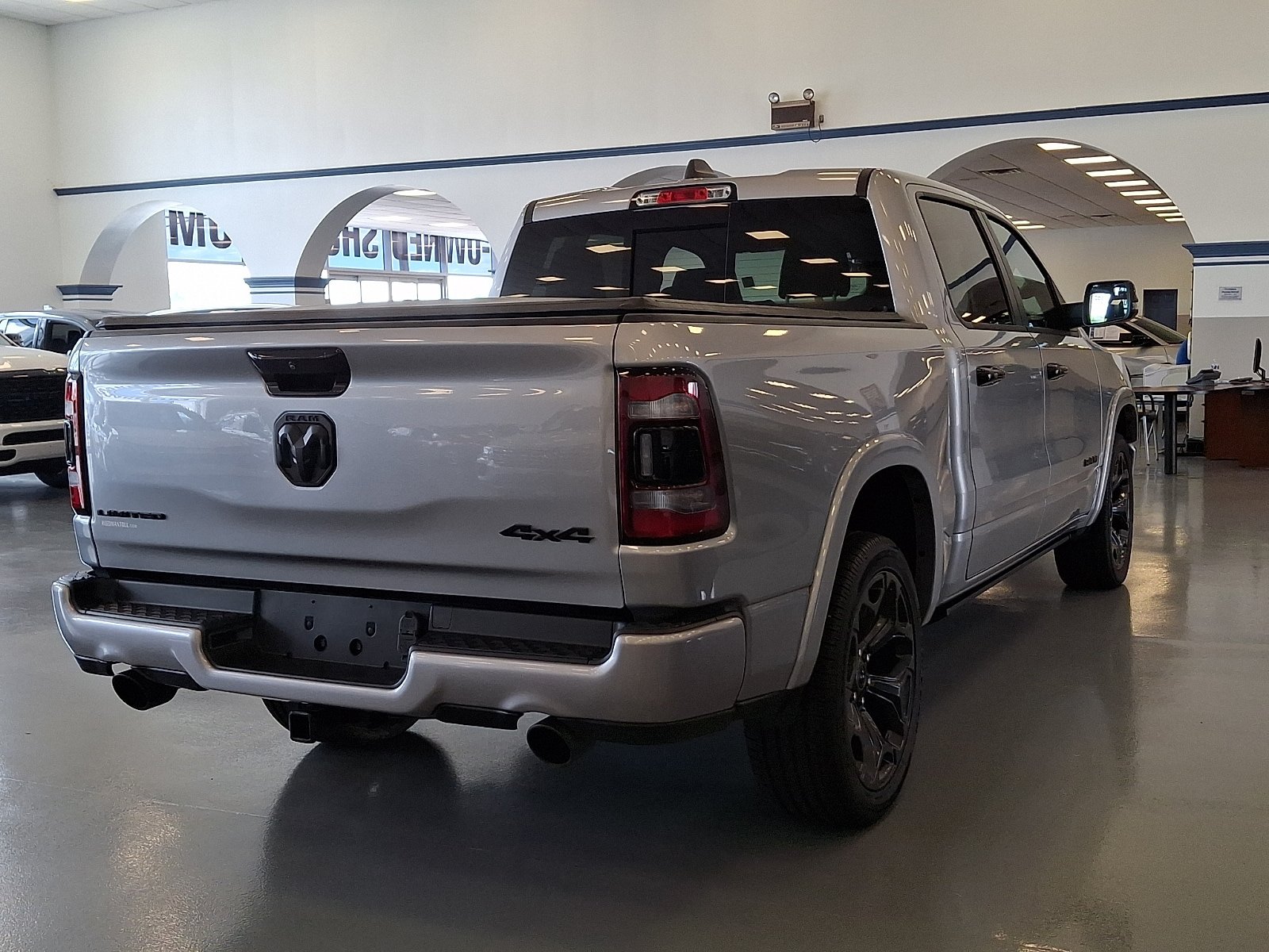 Used 2024 RAM 1500 Limited w/ Night Edition AWD/4WD image 6