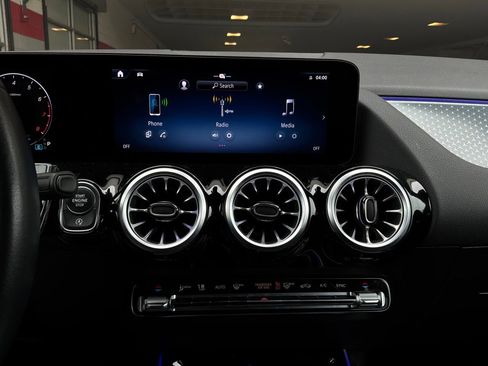 Used 2025 Mercedes-Benz GLA 250 image 29