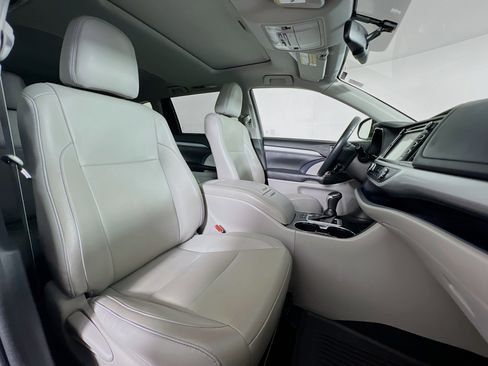 Certified 2015 Toyota Highlander XLE image 25