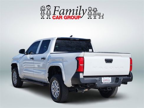 Used 2025 Toyota Tacoma SR image 3