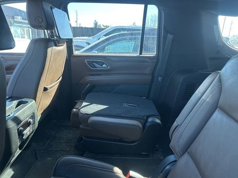 Used 2021 Chevrolet Suburban High Country w/ Premium Package image 9