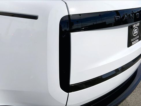 New 2026 Land Rover Range Rover SE image 5