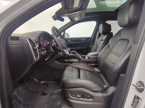 Certified 2022 Porsche Cayenne Platinum Edition AWD/4WD image 5
