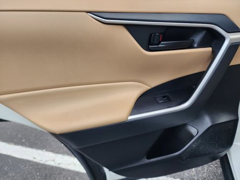 Used 2023 Toyota RAV4 LE AWD/4WD image 19