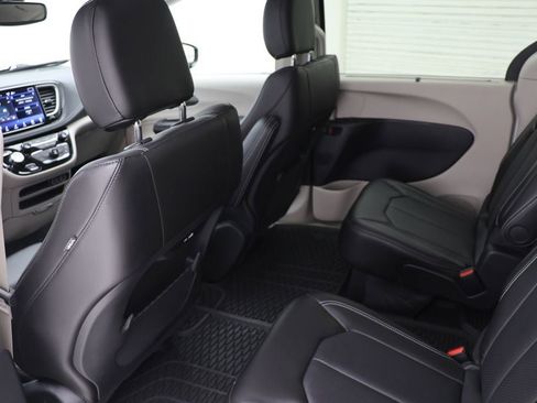 Used 2024 Chrysler Pacifica Touring-L w/ Road Tripper Package FWD image 12