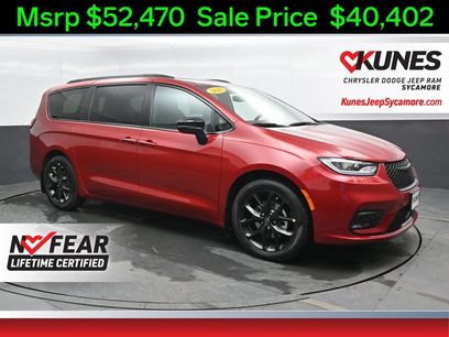 New 2026 Chrysler Pacifica Select w/ S Appearance Package