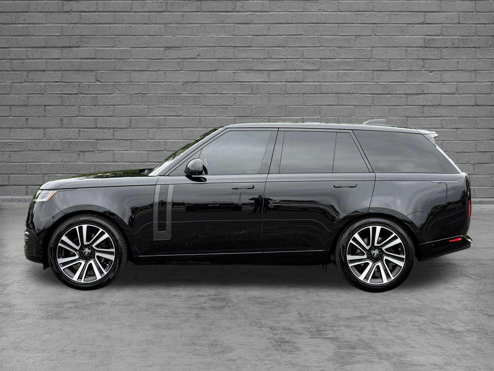 Used 2023 Land Rover Range Rover SE AWD/4WD image 4