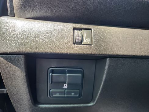 Used 2024 Chevrolet Colorado Trail Boss w/ Technology Package AWD/4WD image 30