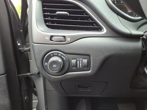 Used 2022 Jeep Cherokee Trailhawk AWD/4WD image 19