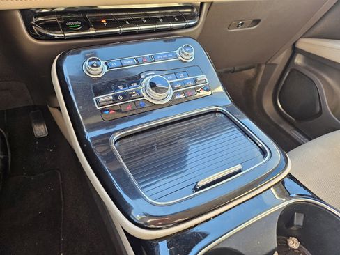 Used 2022 Lincoln Nautilus Reserve w/ Equipment Group 201A image 17