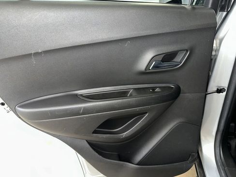 Certified 2022 Chevrolet Trax LT w/ Driver Confidence Package image 16