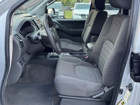 Used 2009 Nissan Frontier SE w/ SE Value Truck Pkg image 20