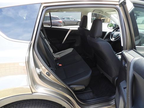 Used 2015 Toyota RAV4 LE w/ Four Season Floor Mat Package AWD/4WD image 31