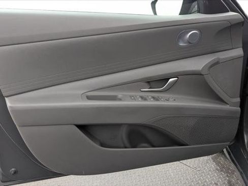 Used 2024 Hyundai Elantra SE FWD image 13