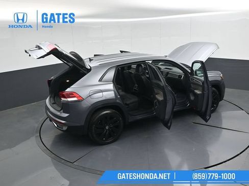 Used 2022 Volkswagen Atlas Cross Sport SE w/ Black Wheel Package AWD/4WD image 51