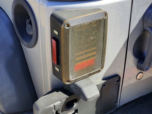 Used 2014 Jeep Wrangler Unlimited Willys image 7