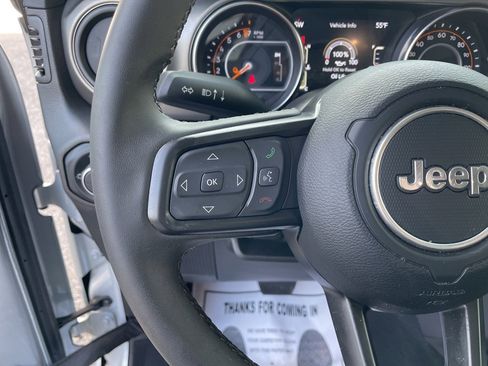Used 2023 Jeep Gladiator Willys image 18