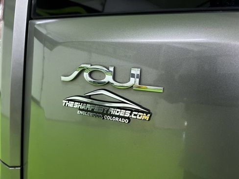 Used 2013 Kia Soul FWD image 12
