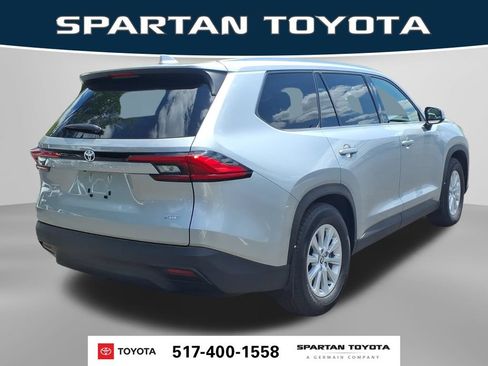 Used 2024 Toyota Grand Highlander AWD image 6