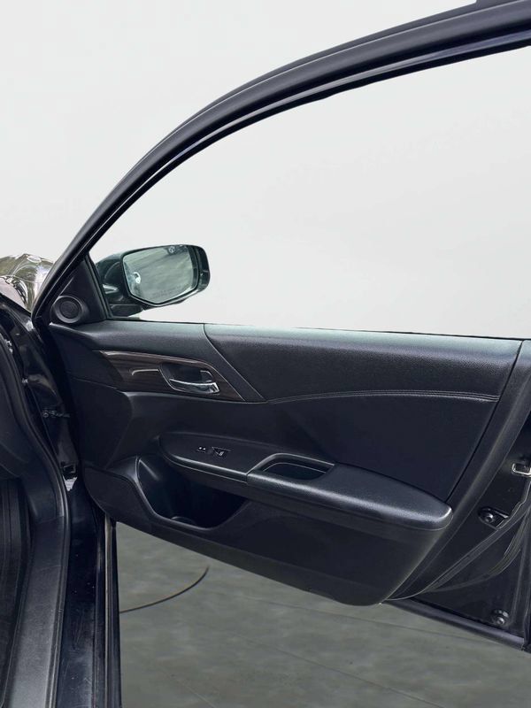 Used 2016 Honda Accord EX image 11