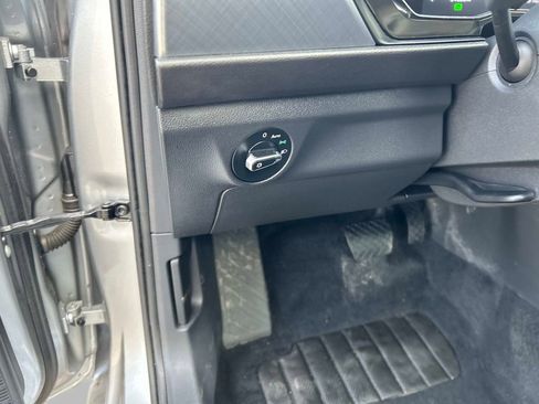 Used 2022 Volkswagen Jetta SE image 21