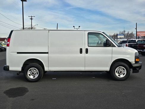 Used 2023 GMC Savana 3500 w/ Driver Convenience Package image 6
