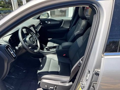 Certified 2025 Volvo XC40 B5 Core AWD/4WD image 20