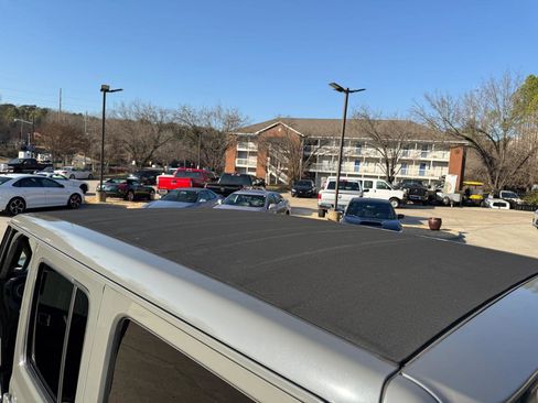 Used 2019 Jeep Wrangler Unlimited Sahara image 3