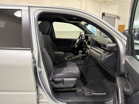 Used 2024 Toyota Tacoma SR5 AWD/4WD image 36