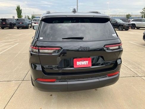 Used 2025 Jeep Grand Cherokee L Limited w/ Black Appearance Package AWD/4WD image 7