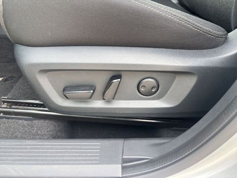 Used 2025 Nissan Rogue SV FWD image 22