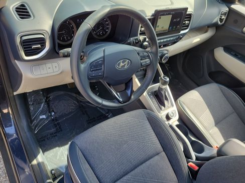 Used 2020 Hyundai Venue FWD image 13
