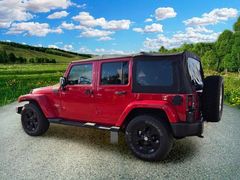 Used 2015 Jeep Wrangler Unlimited Sahara w/ Connectivity Group AWD/4WD image 4